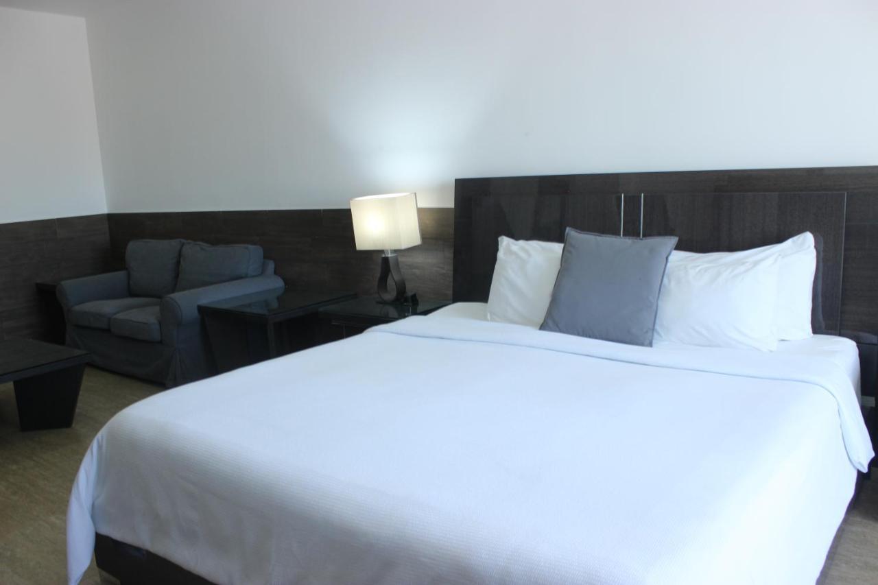 Beverly Hills: Hotel And Business Nuevo Cuscatlan Eksteriør bilde