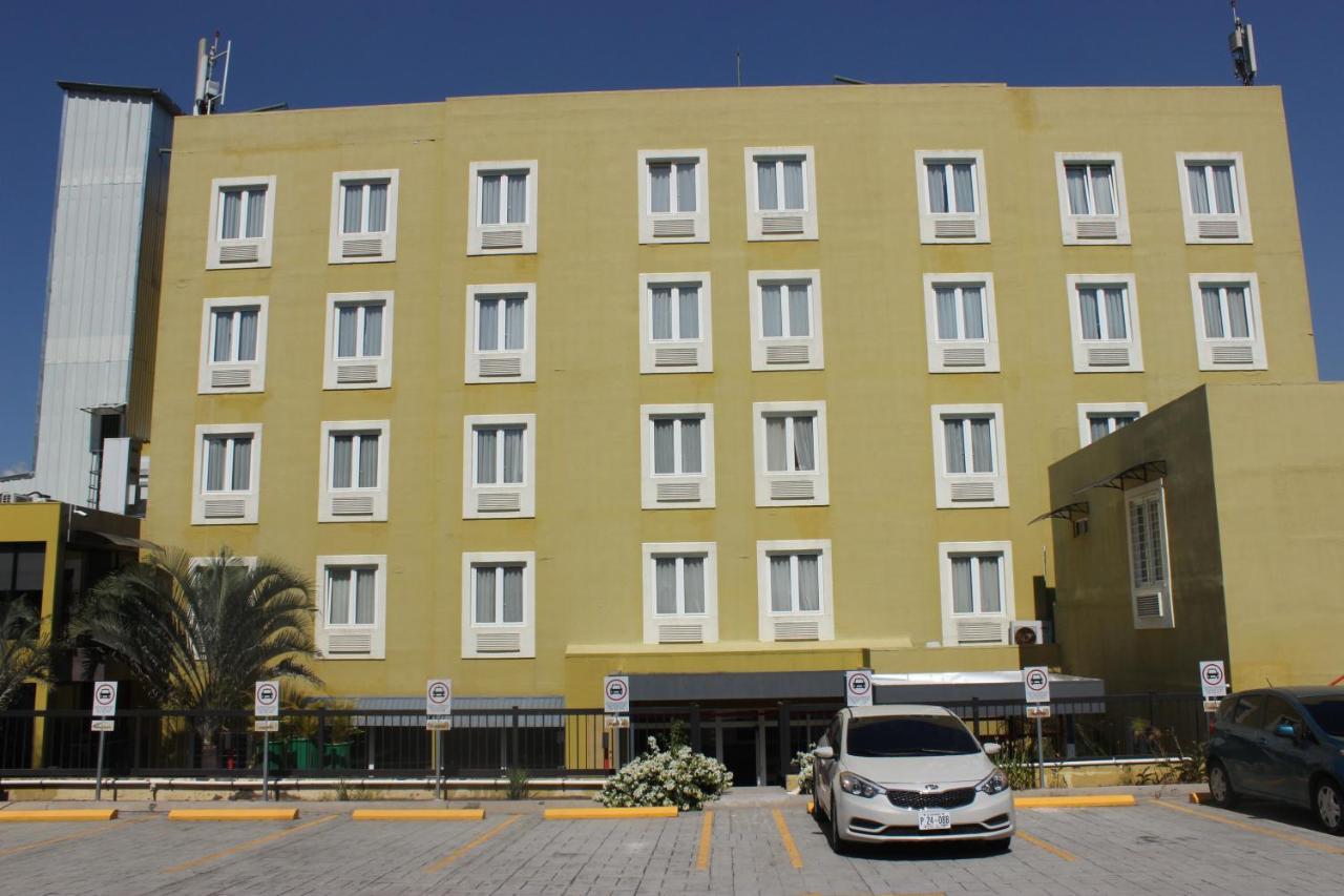 Beverly Hills: Hotel And Business Nuevo Cuscatlan Eksteriør bilde