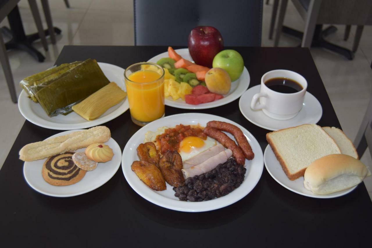 Beverly Hills: Hotel And Business Nuevo Cuscatlan Eksteriør bilde